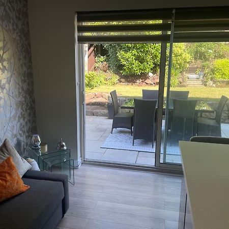 Home In Wirral - Peaceful Contemporary Gem. Exterior foto