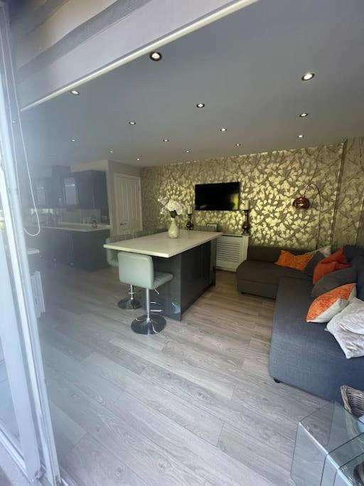 Home In Wirral - Peaceful Contemporary Gem. Exterior foto