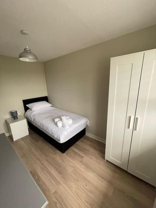 Home In Wirral - Peaceful Contemporary Gem. Exterior foto